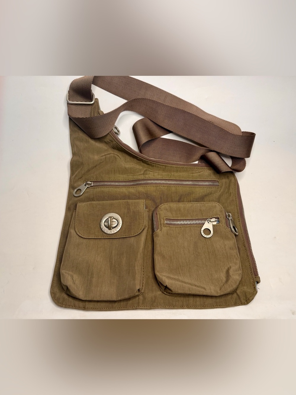 Baggallini Crossbody Bag Olive Purse Womans Blue Interior 12x9.5 Nylon